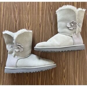 UGG Bailey Button Poppy Grey Violet Suede Sheepskin Short Boots Size 8 Womens